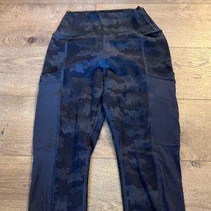 Zyia Hero Camo Mesh Pocket Hi-Rise 7/8 Leggings Size 2 (grey, camo, mesh)
